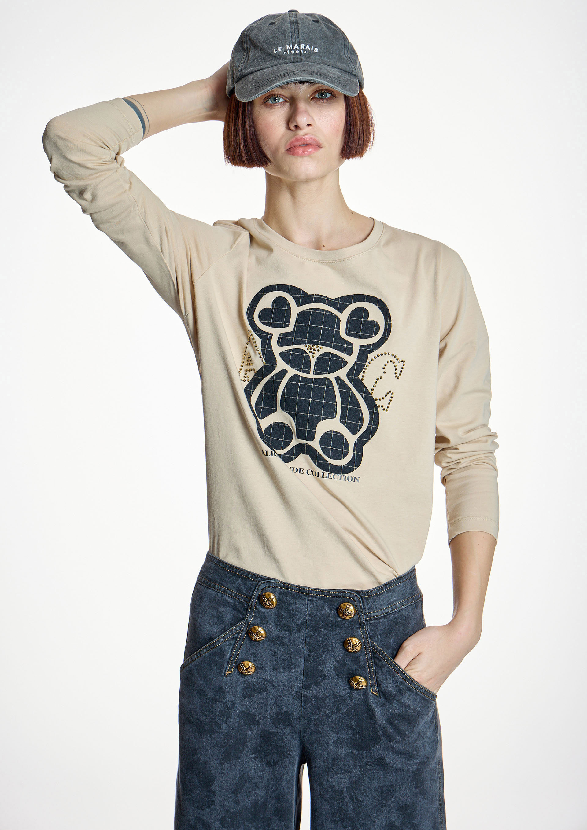 ALBA CONDE - Camiseta con print oso, en beige y negro