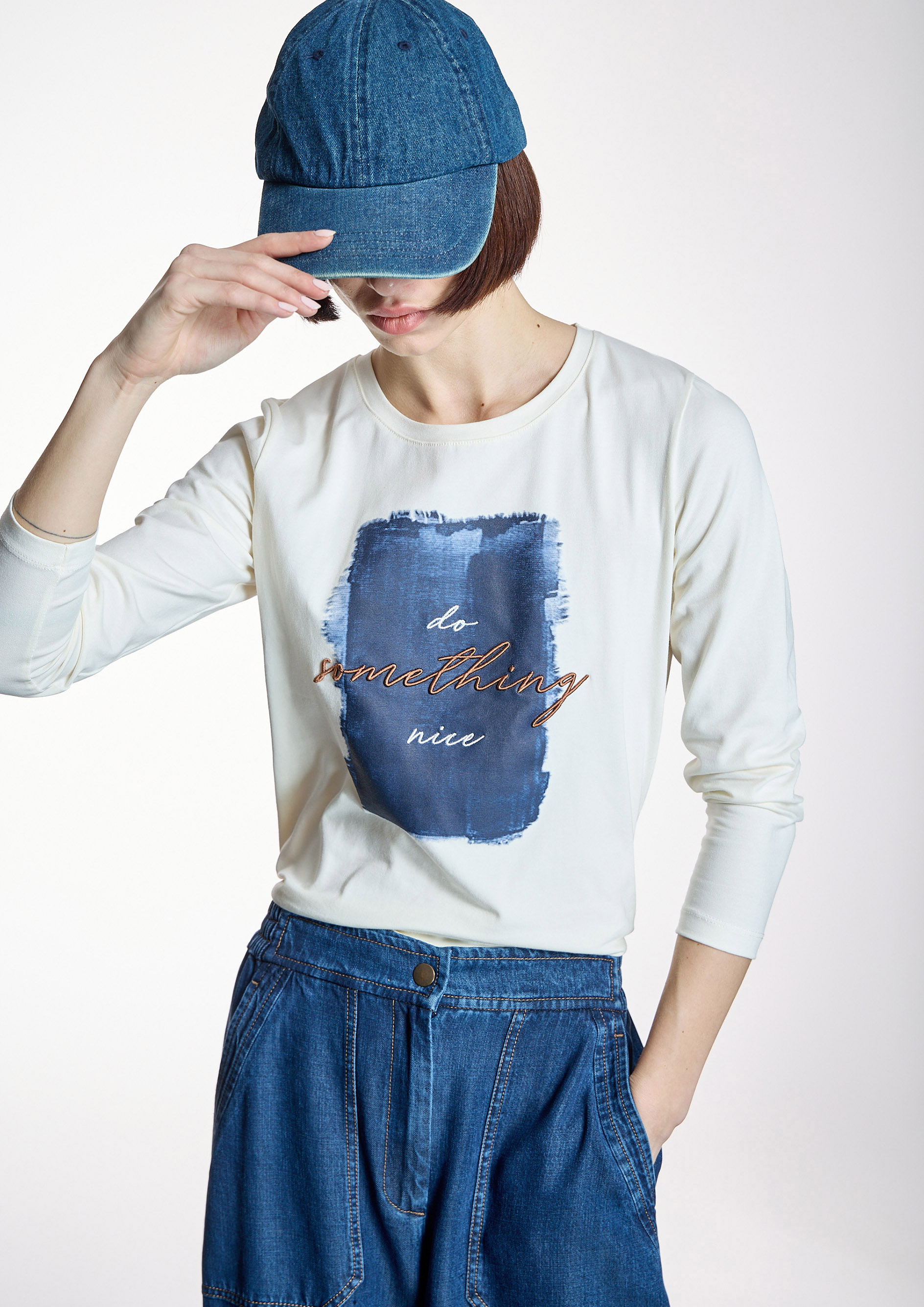 ALBA CONDE - Camiseta cruda con print azul