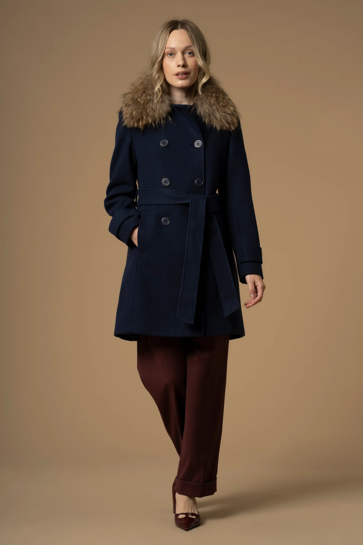 KOCCA - Abrigo largo solapa efecto pelo