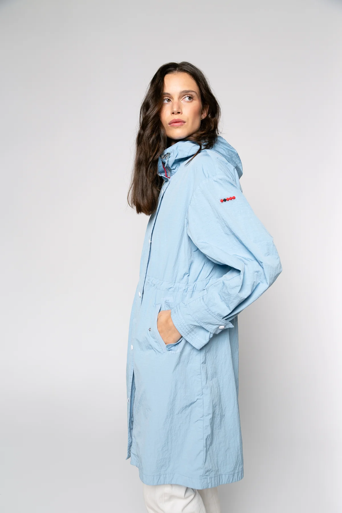 DICHI – Gabardina ligera con diseño elegante - Gabardina AIKO - Imagen 3