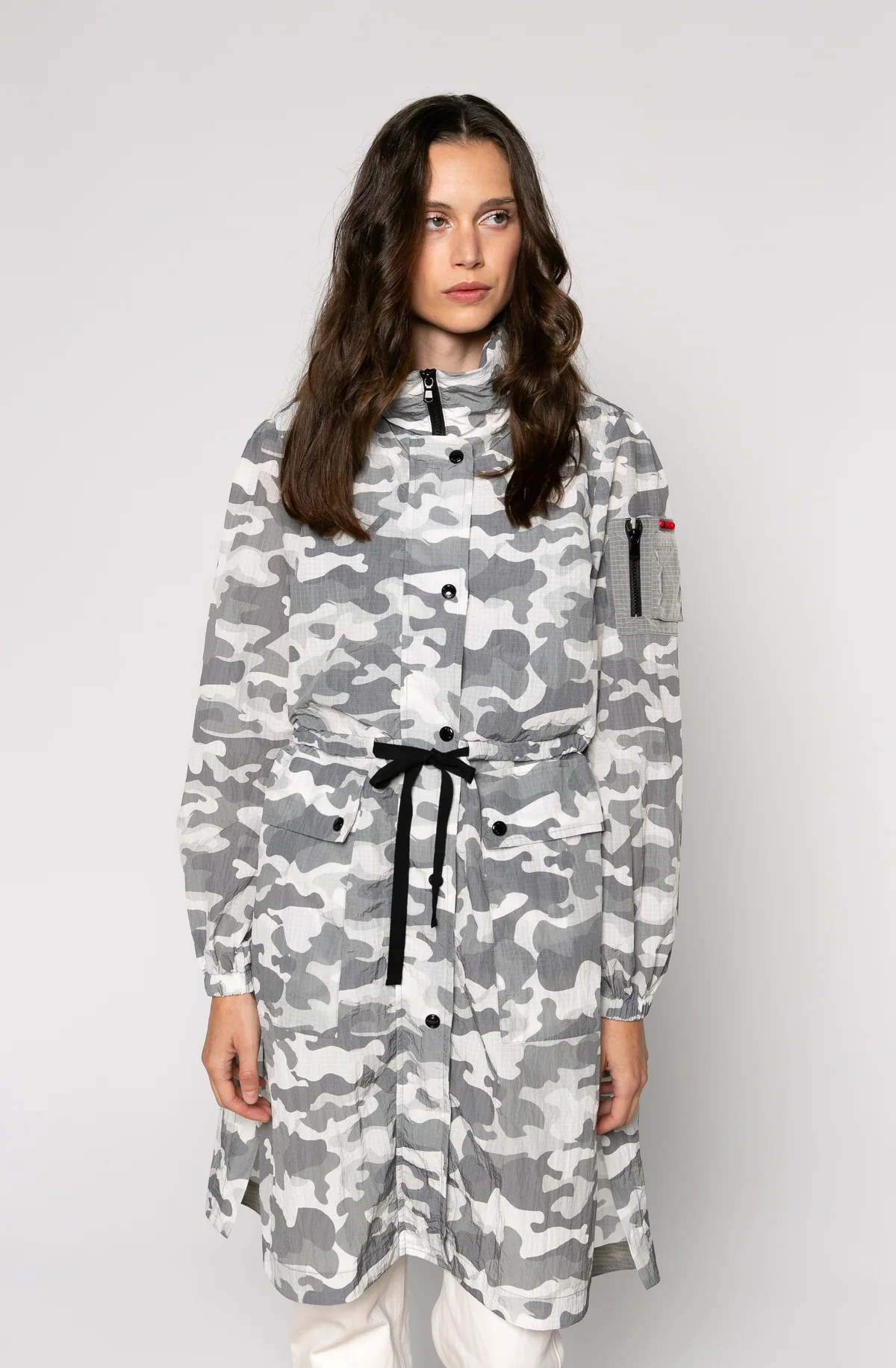 DICHI – Abrigo camuflaje gris de corte recto - Chaqueta FIONA - Imagen 2