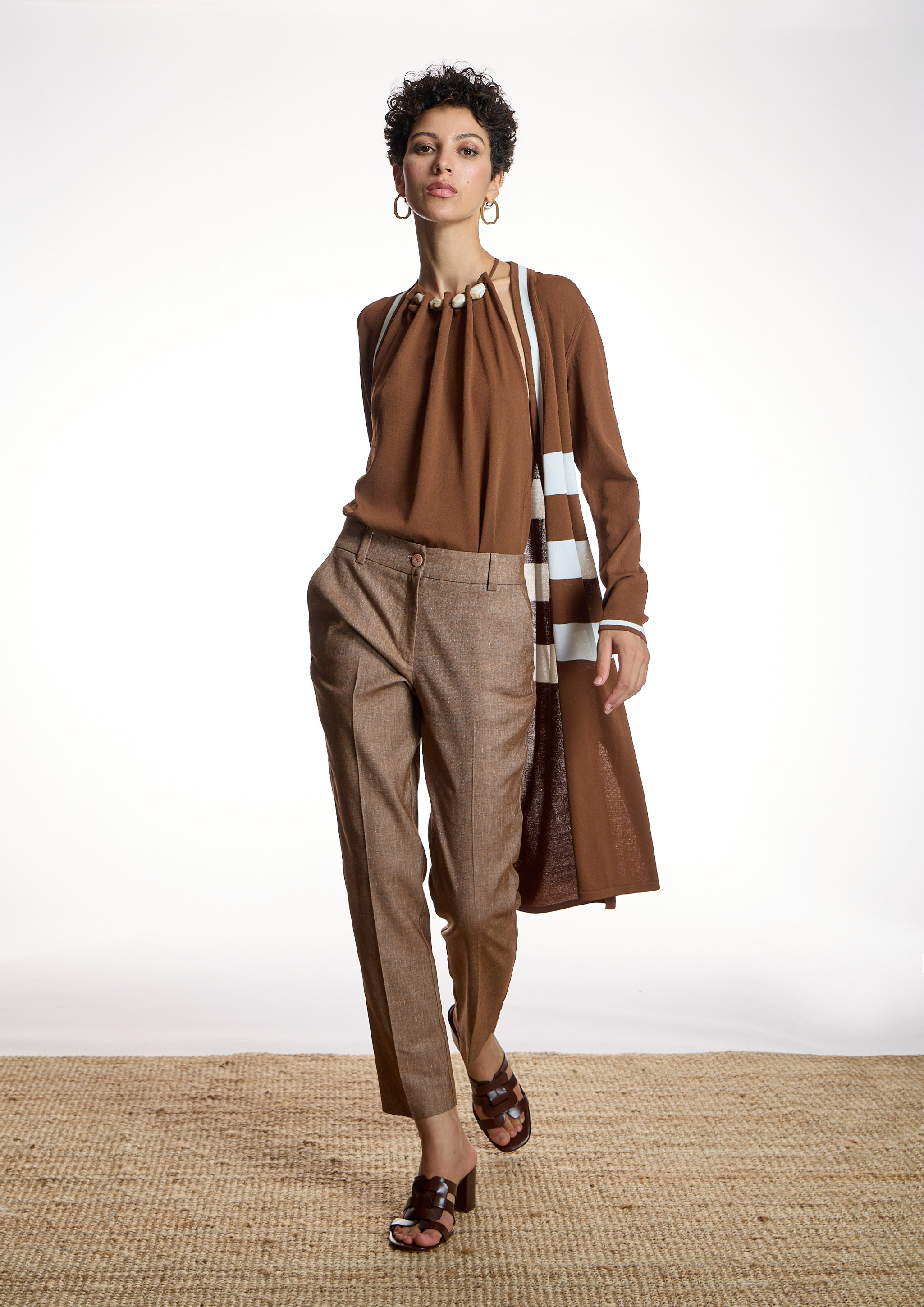 ALBA CONDE - Pantalón básico recto - Imagen 2