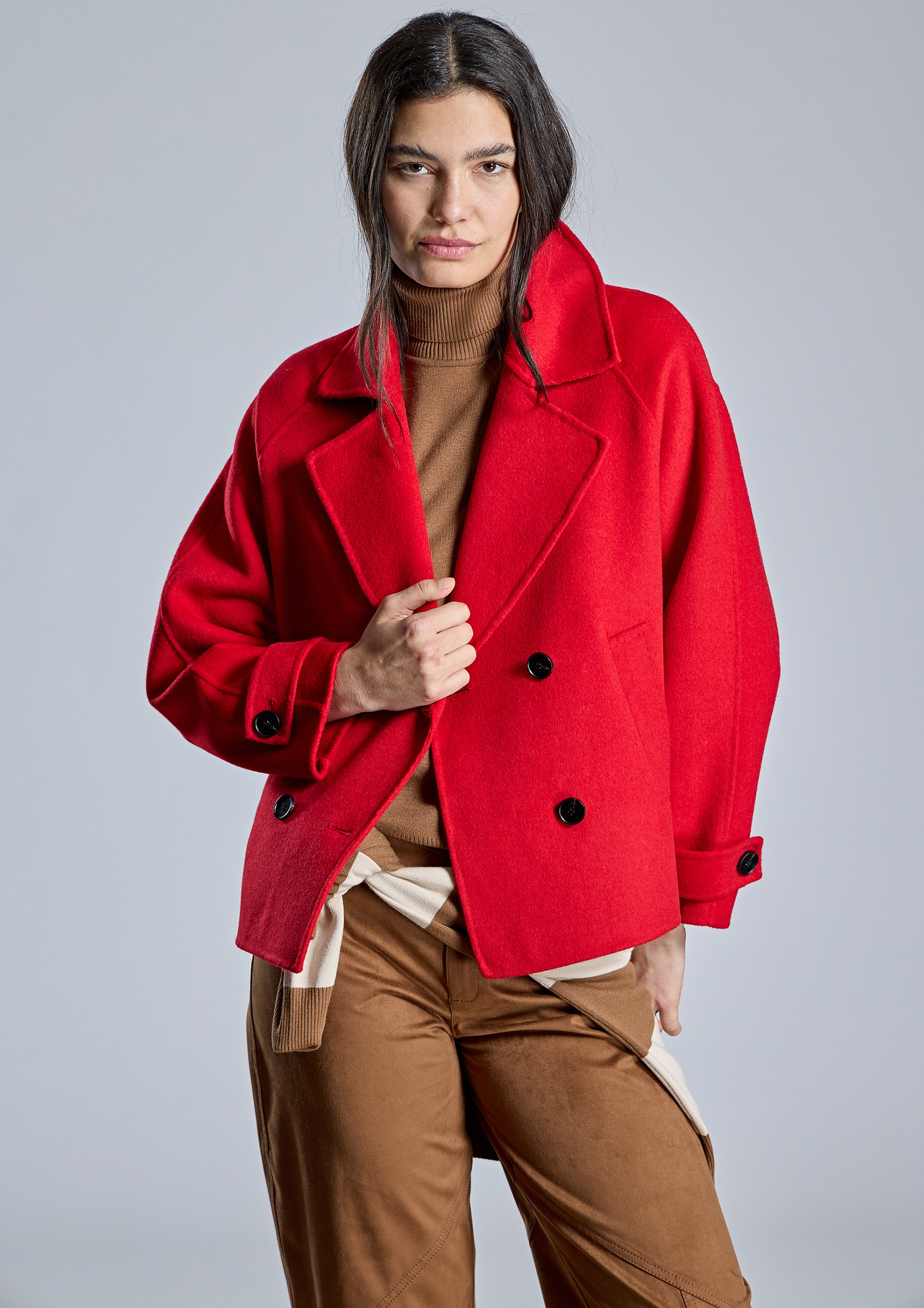 ALBA CONDE · Chaqueta corta de paño roja de doble botonadura
