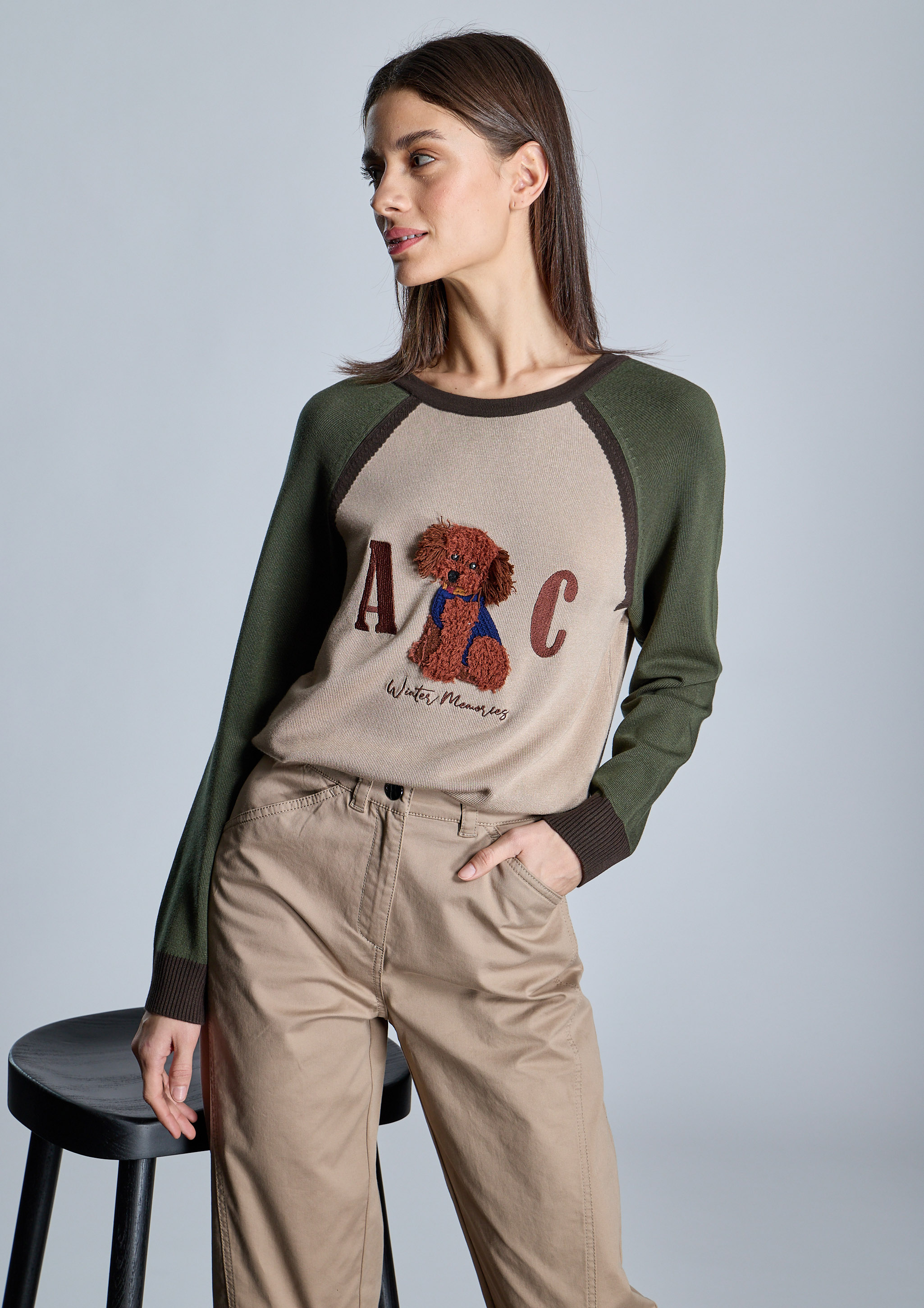 ALBA CONDE · Jersey de punto tricolor con detalle de caniche