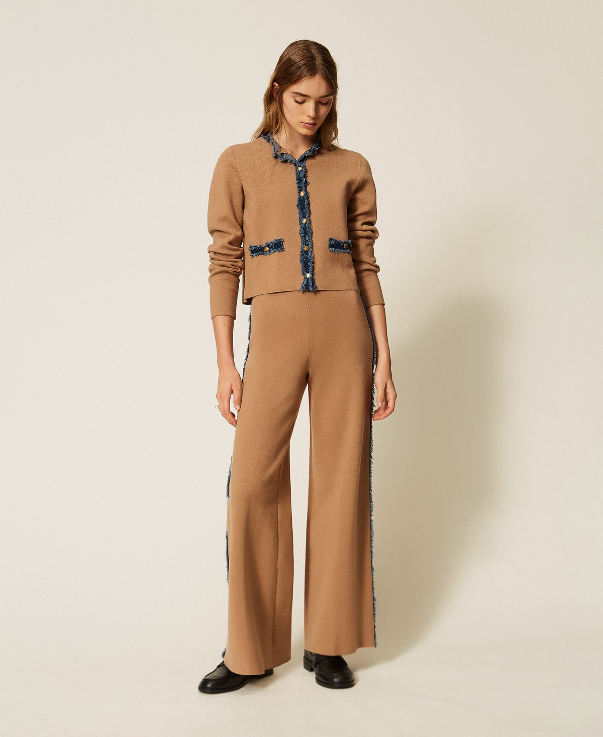 TWINSET · Pantalón de punto con pasamanería vaquera