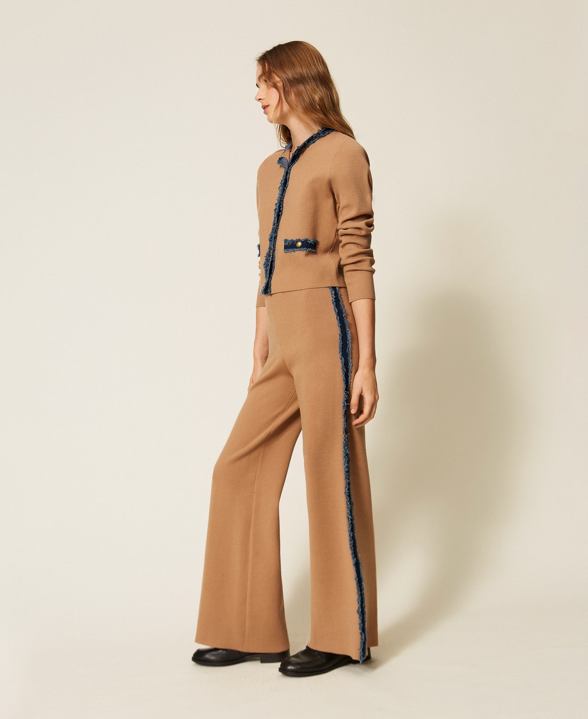 TWINSET · Pantalón de punto con pasamanería vaquera - Imagen 2