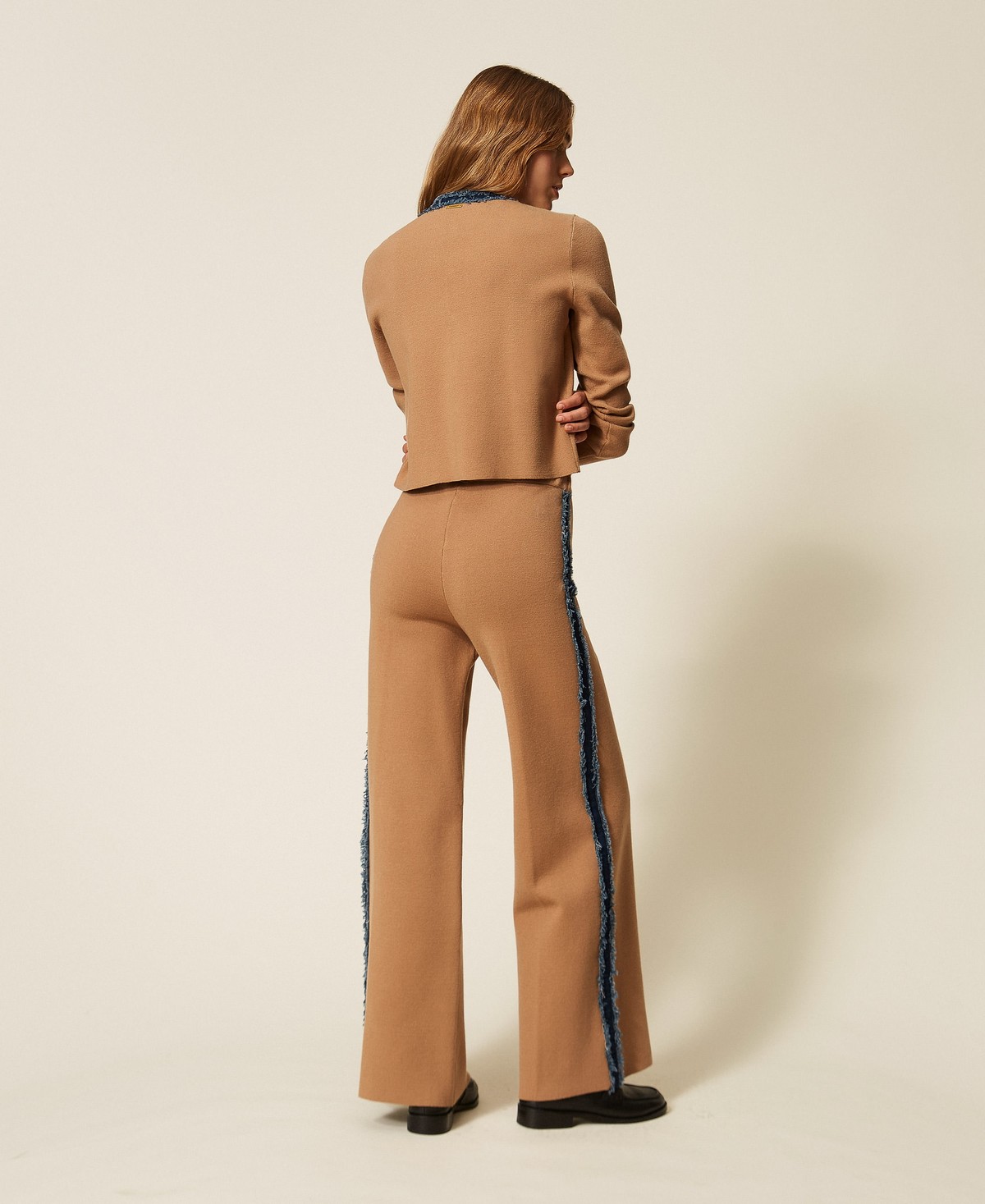 TWINSET · Pantalón de punto con pasamanería vaquera - Imagen 3