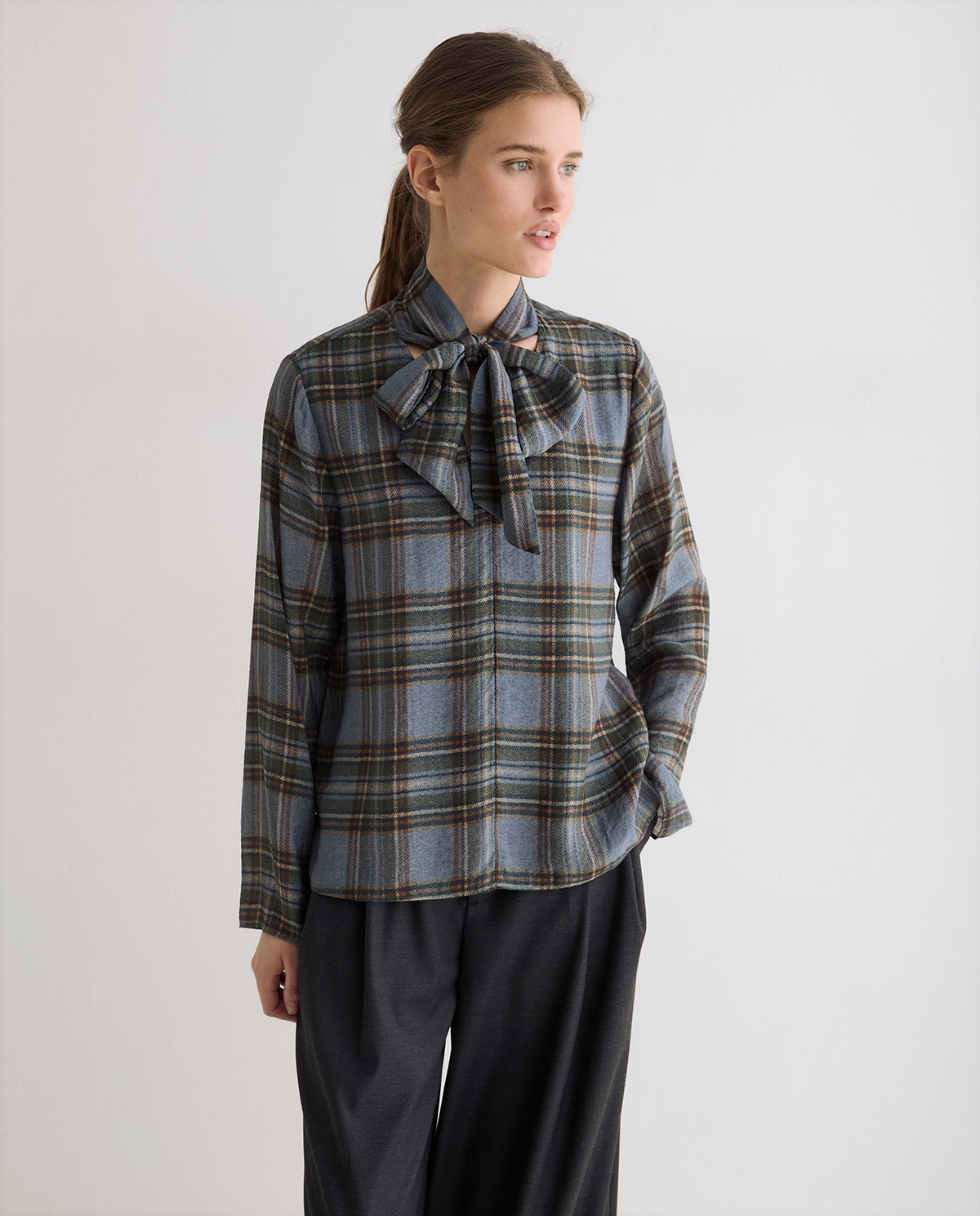 YERSE · Camisa de cuadros con lazada - Imagen 2