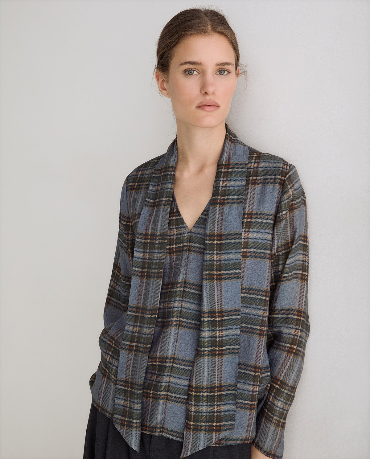 YERSE · Camisa de cuadros con lazada - Imagen 4