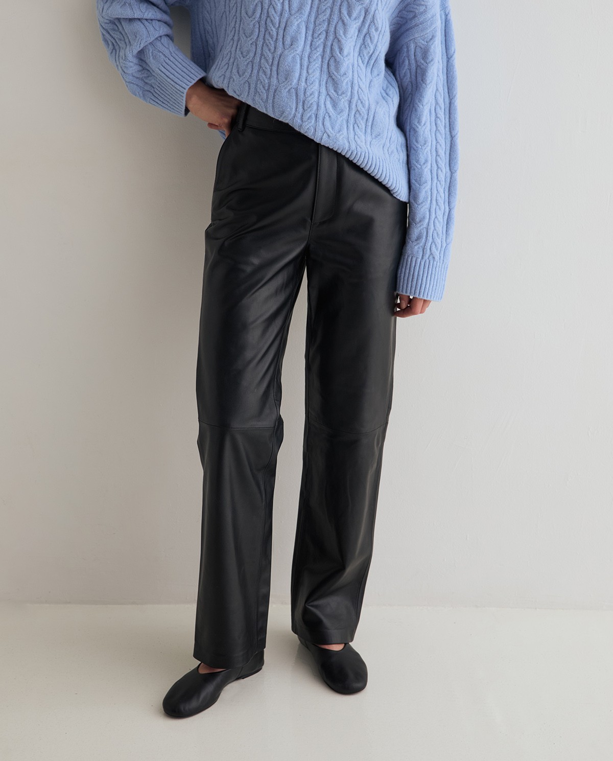 YERSE · Pantalón recto de piel - Imagen 4