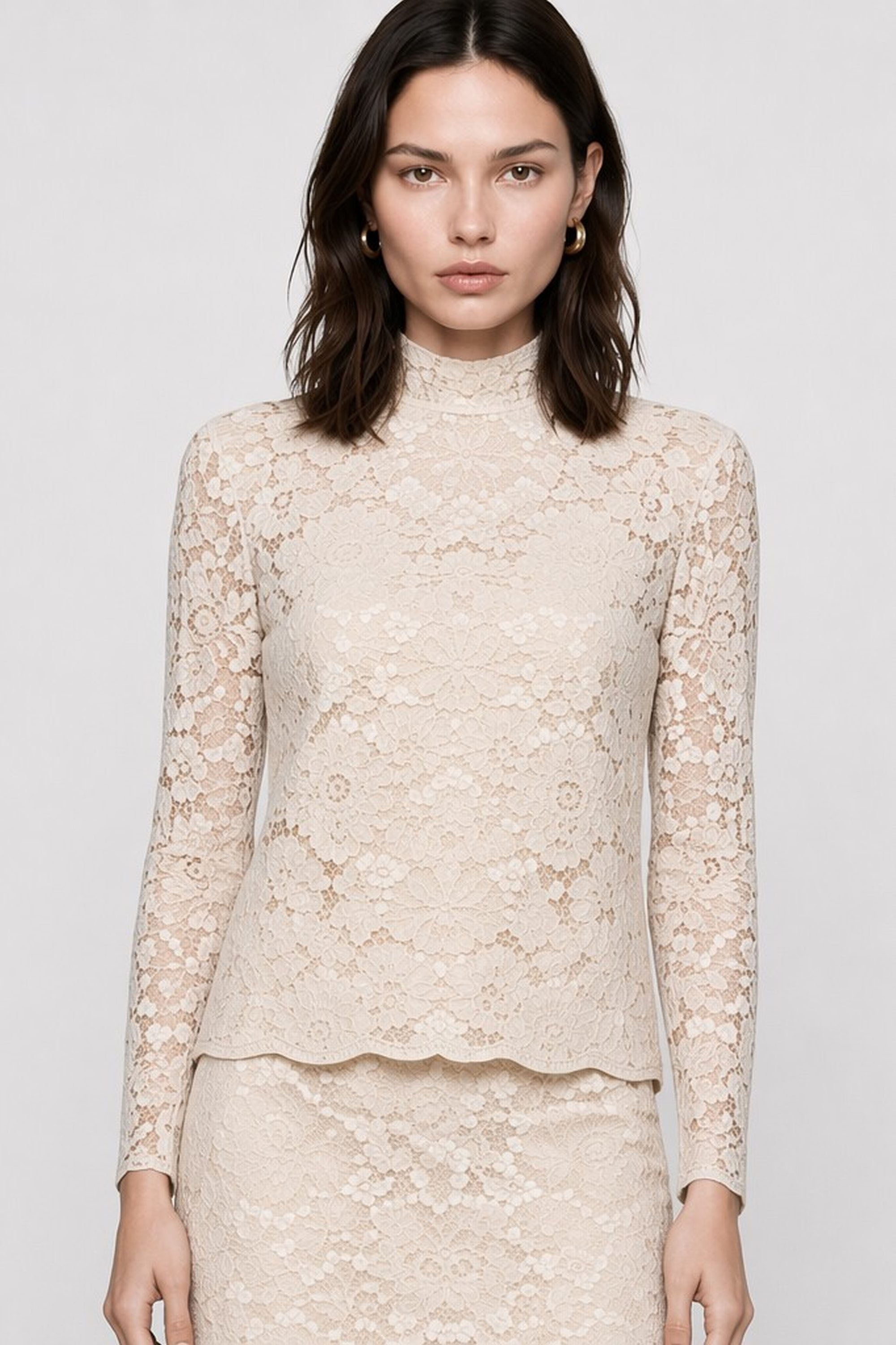 KOCCA · Blusa de encaje de cuello alto · Abilio