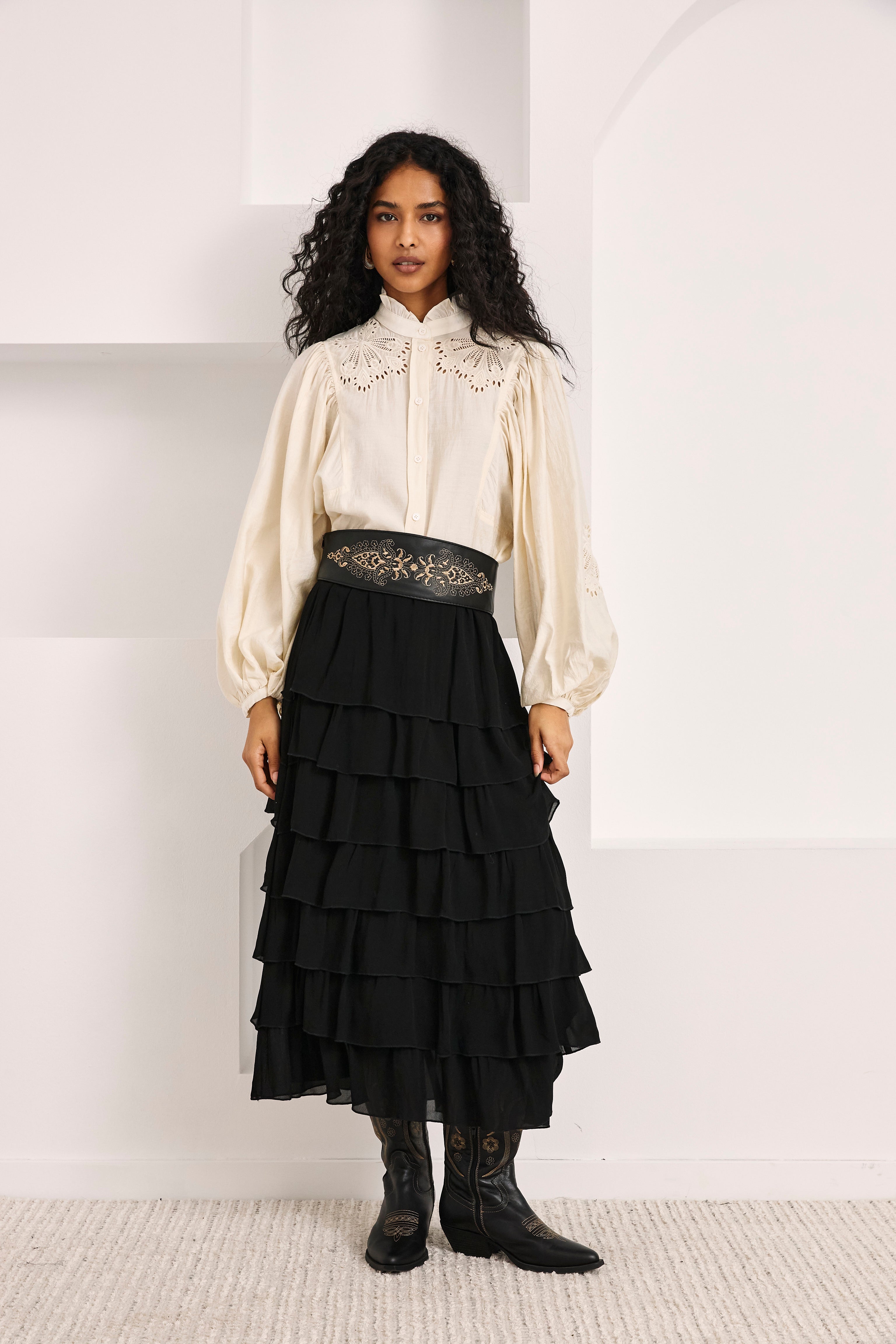 NEKANE · Blusa de manga globo con bordados - Imagen 3