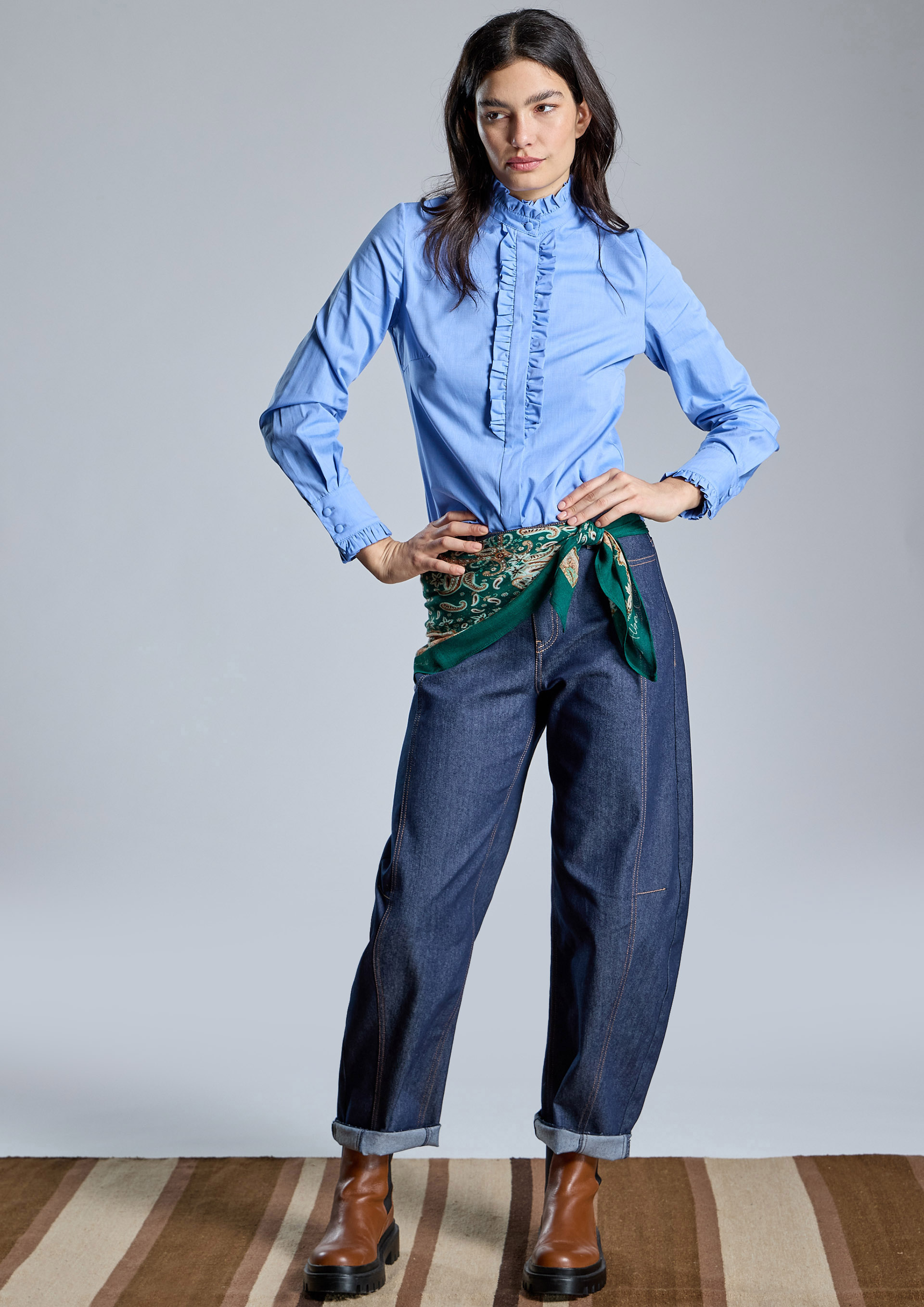 ALBA CONDE · Jeans barrel con costuras curvas - Imagen 2