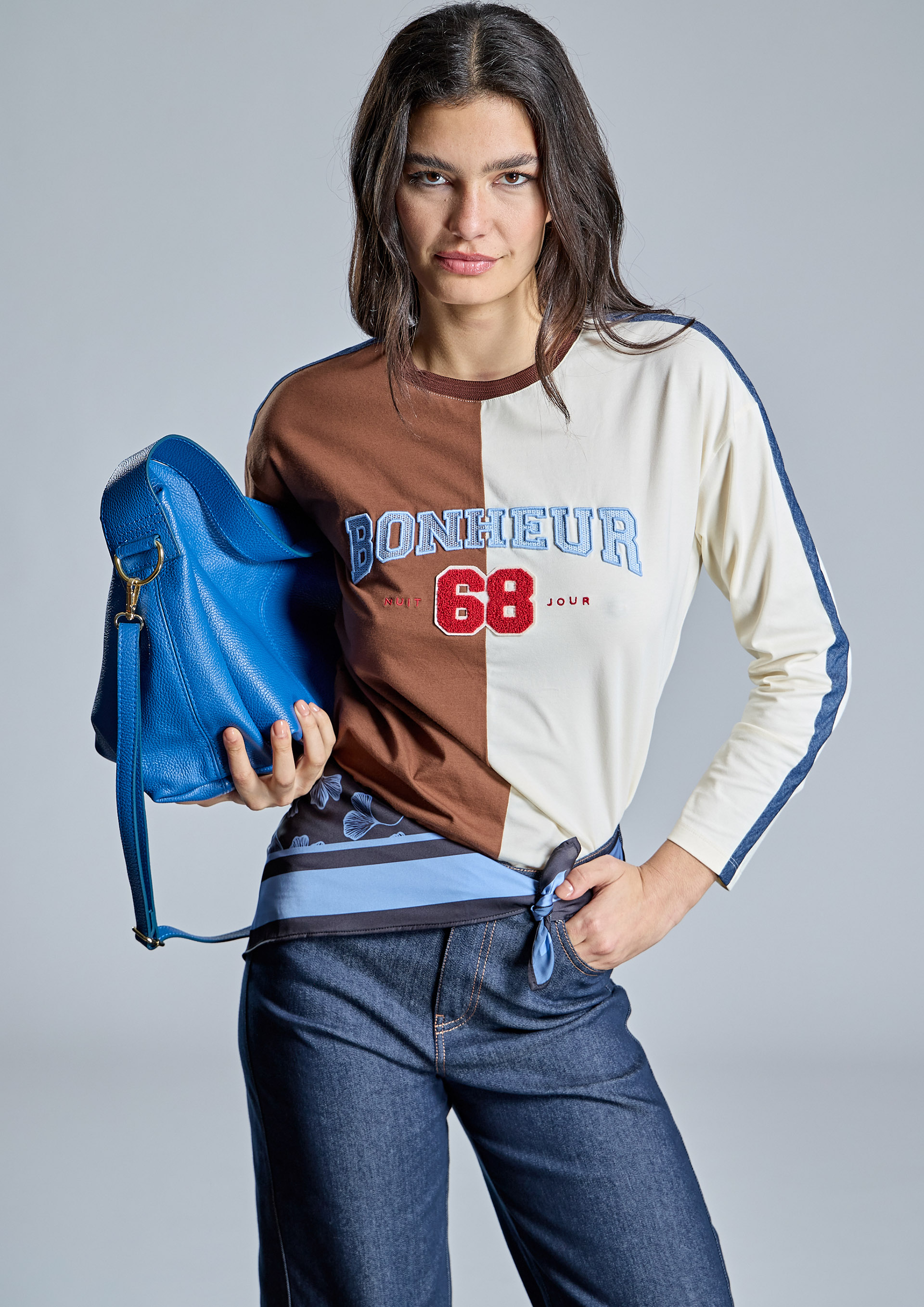 ALBA CONDE · Camiseta bicolor con bordado