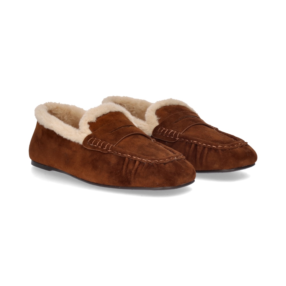 EXÉ Shoes · Mocasín de ante con forro