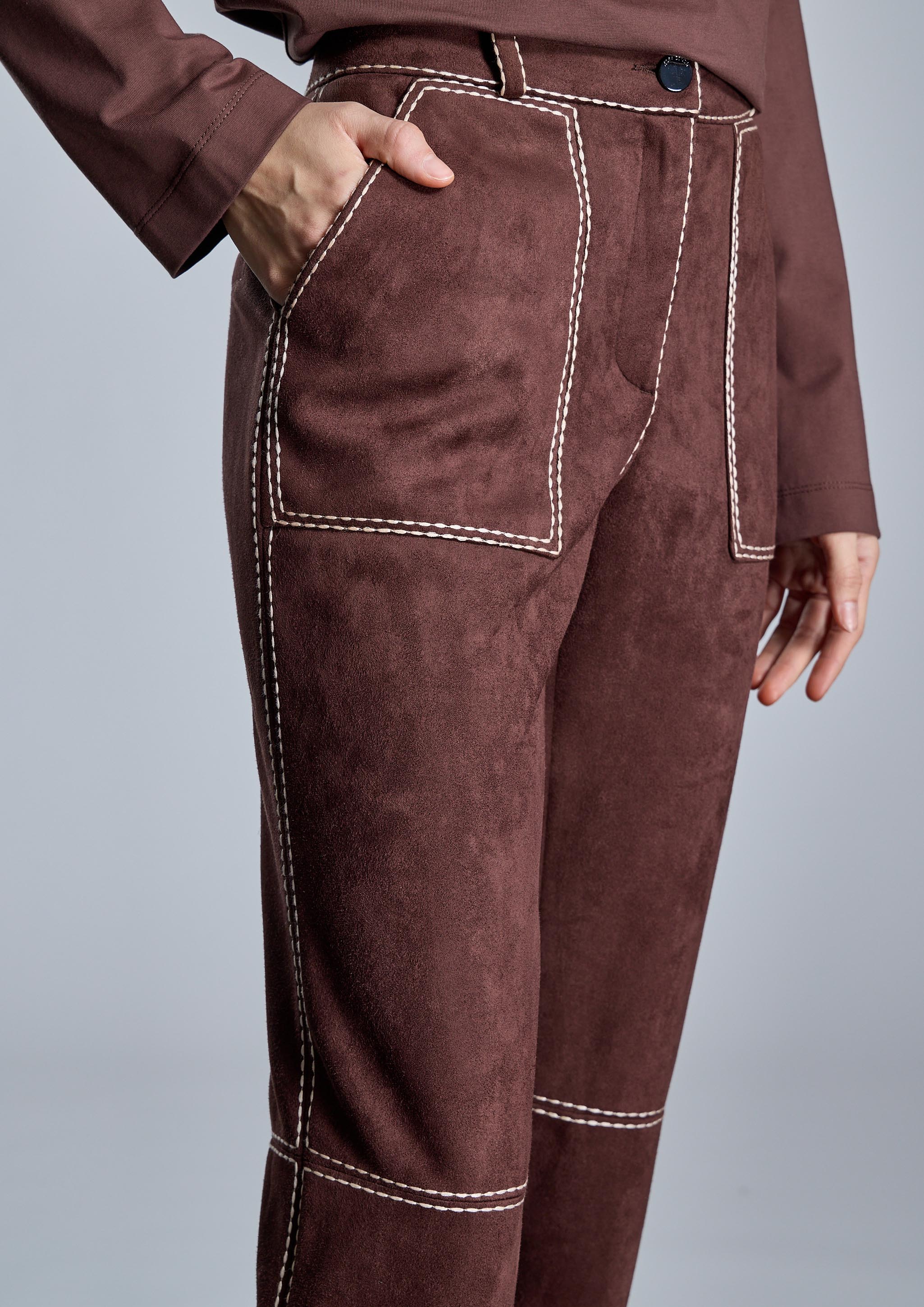ALBA CONDE · Pantalón efecto ante con pespuntes