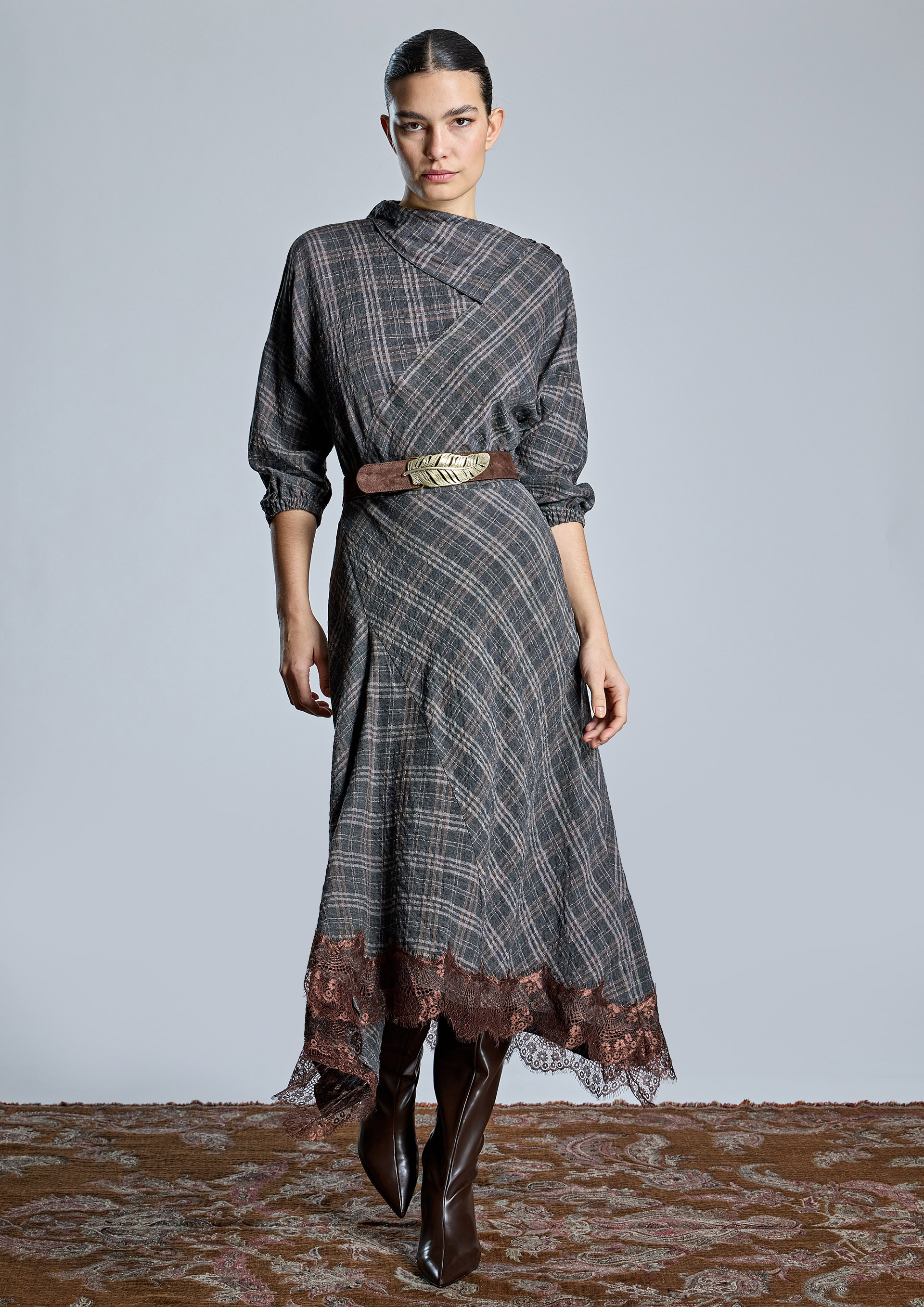 ALBA CONDE · Vestido midi de cuadros