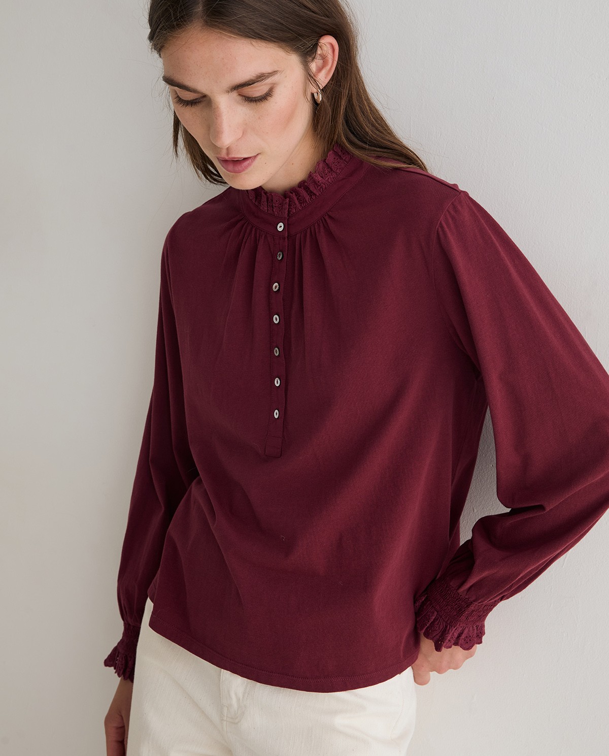 YERSE · Camiseta con volantes
