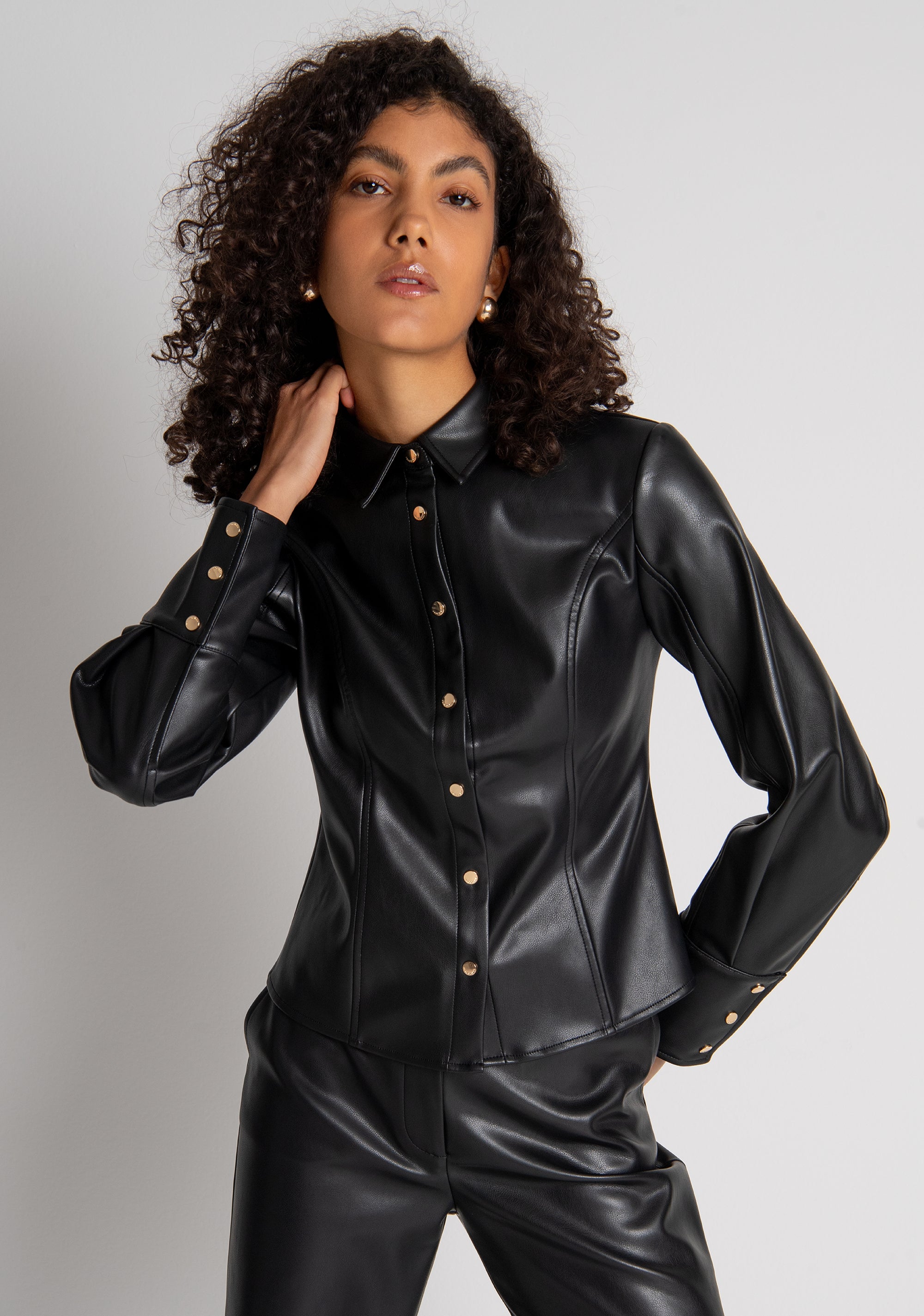 FRACOMINA · Sobrecamisa entallada de ecopiel