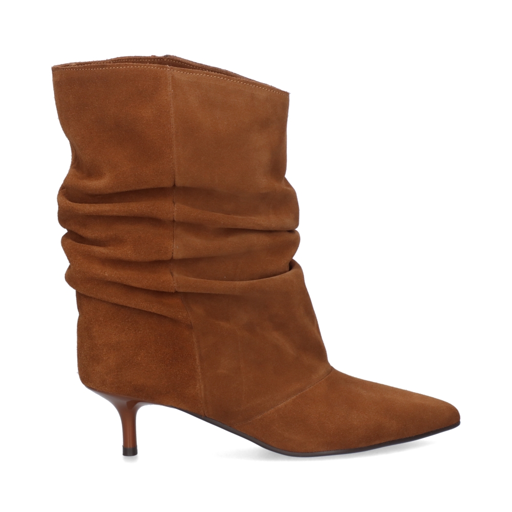 EXÉ Shoes · Botín de ante con caña arrugada en camel