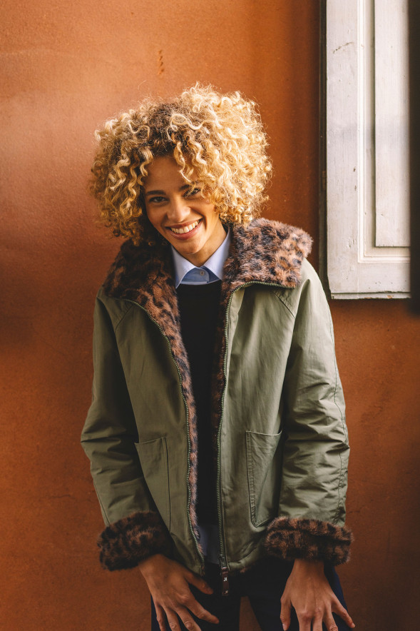HONGO · Chaqueta kaki con pelo animal print